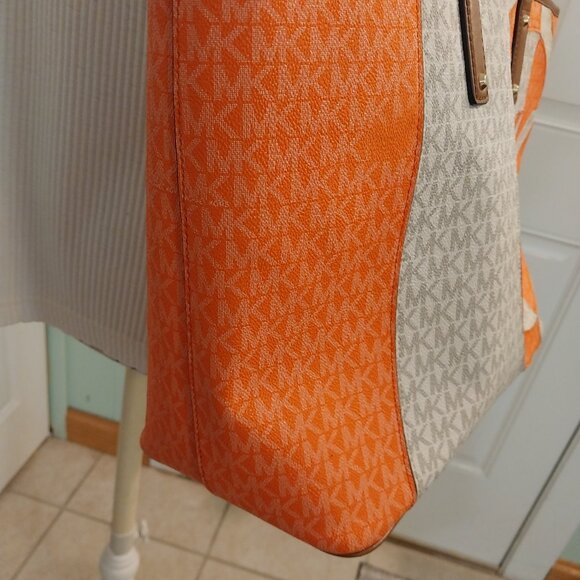 3469 Large Michael Kors Tote Bag in Orange and Tan MK Print. - Picture 5 of 11